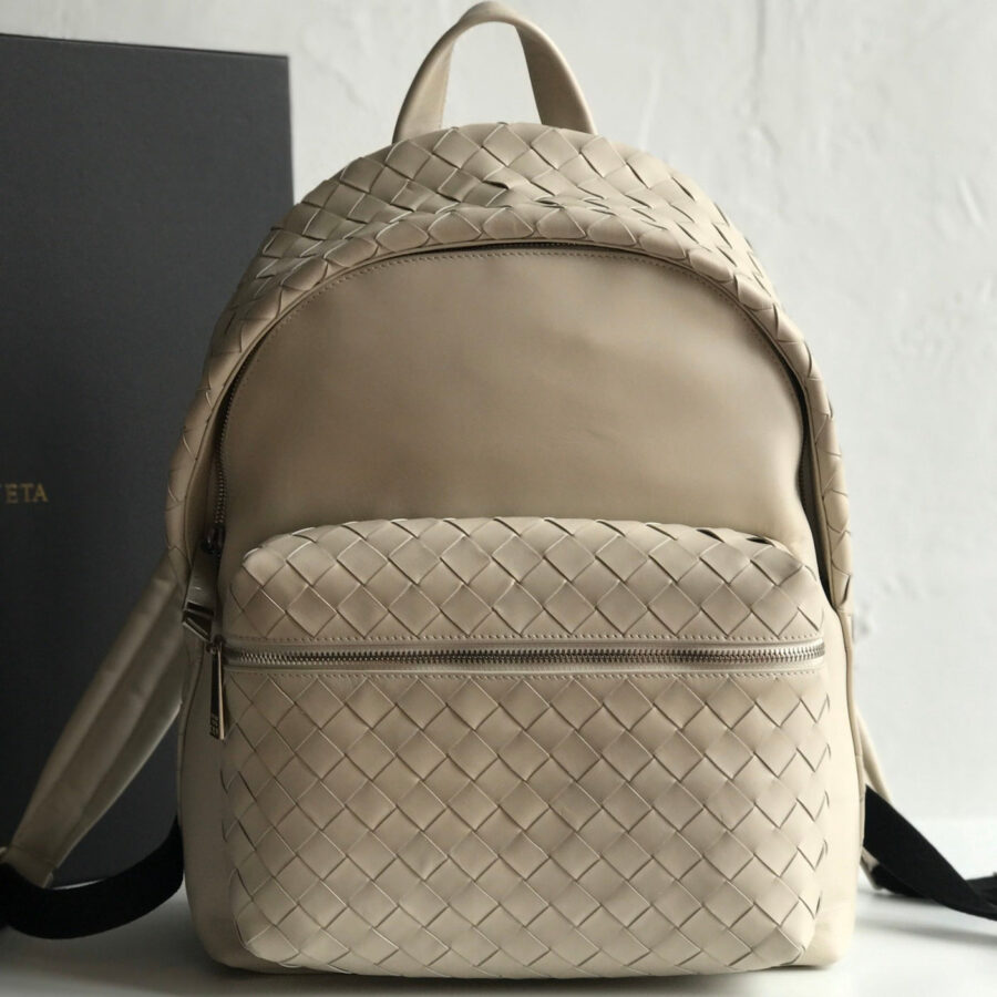 Bottega Veneta Intrecciato beige bag – front view