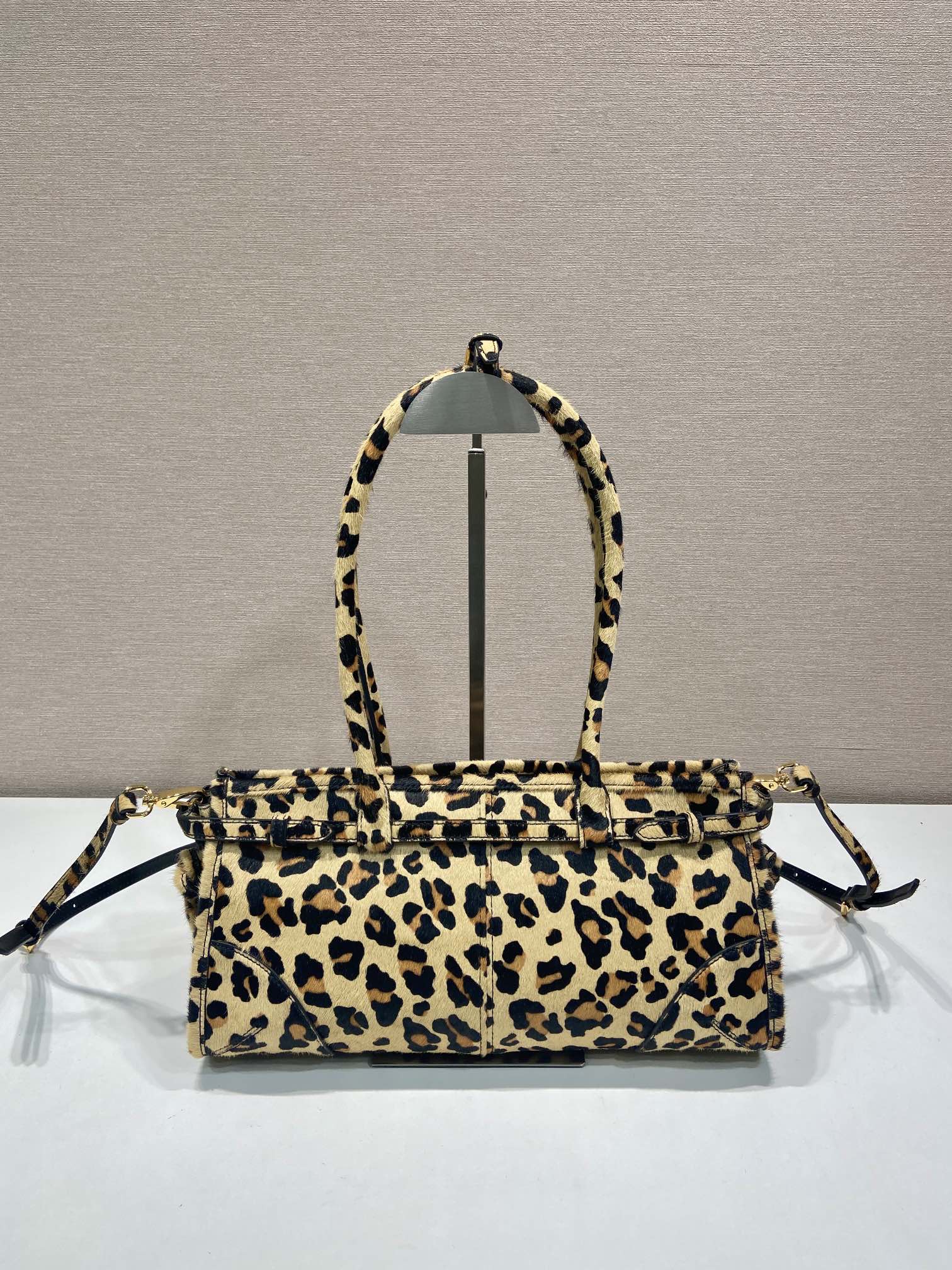 TOP Handle BAG 32 IN Leopard Print جلد