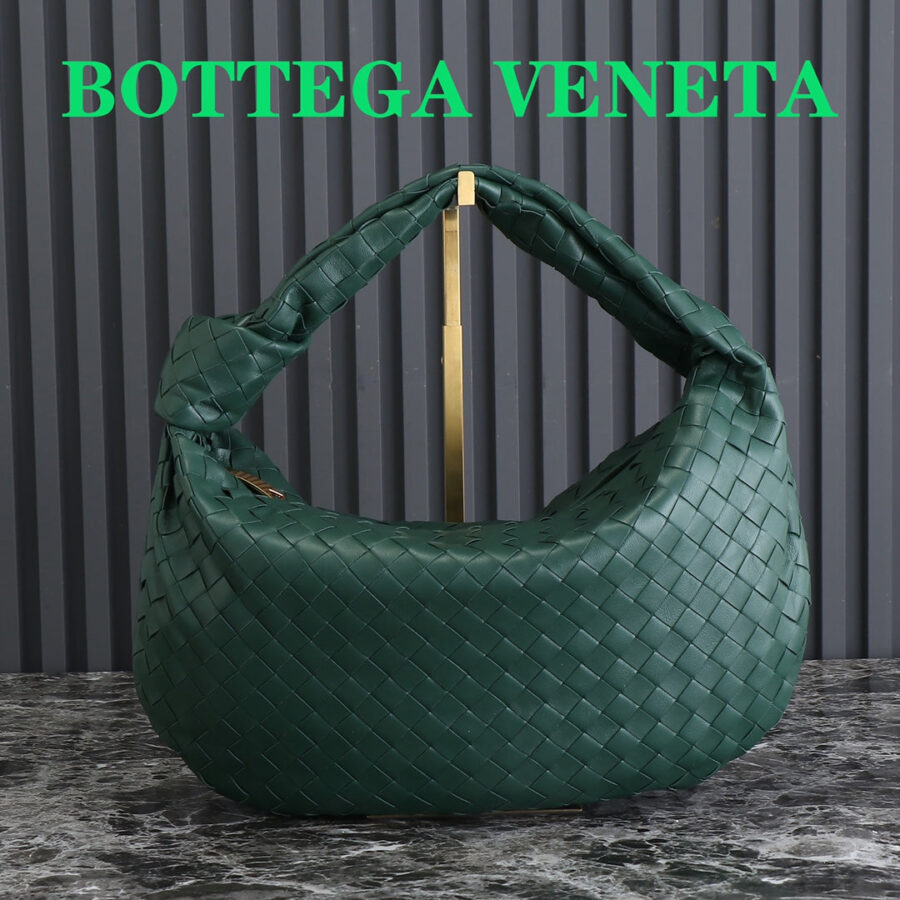 Bottega Veneta Jodie green bag – front view