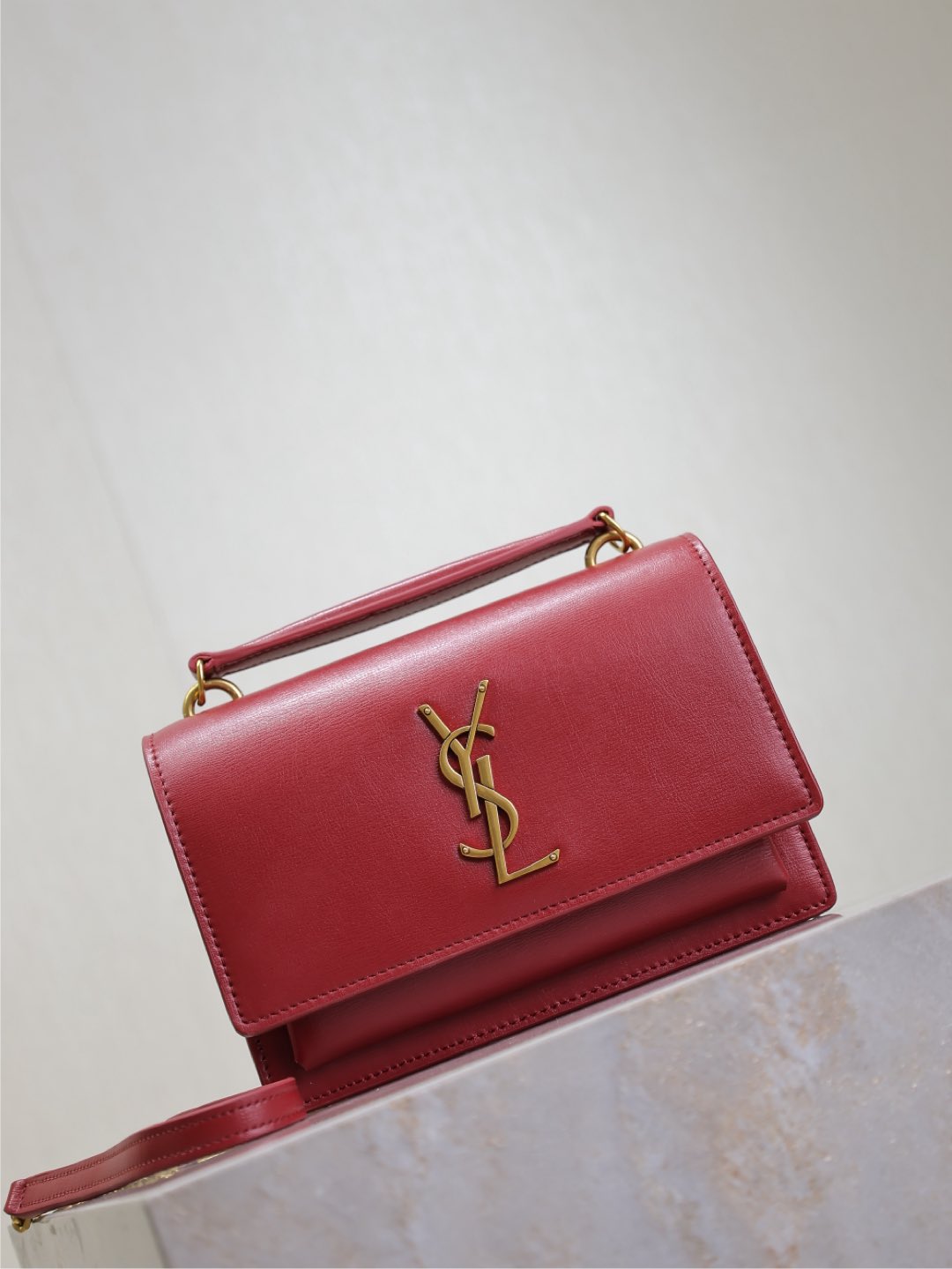 Sunset صغير BAG 19 IN أحمر جلد عجل Copper Hardware