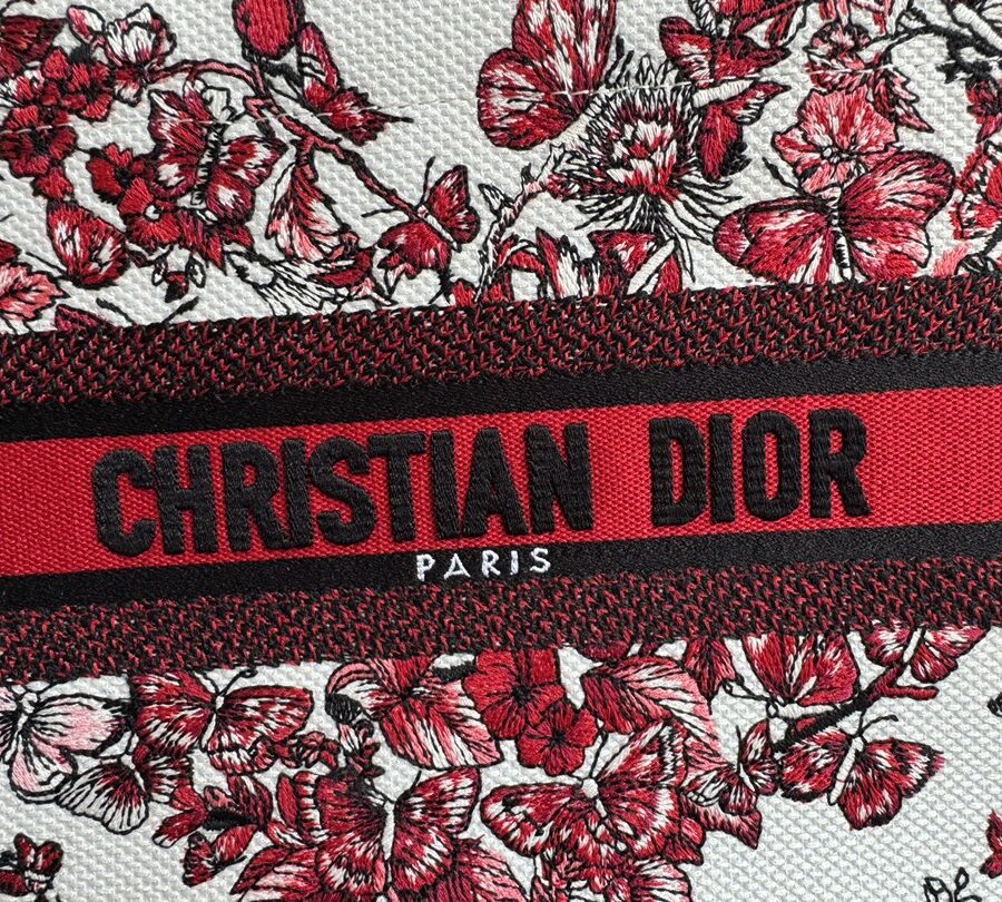 Dior Book Tote white bag – front view